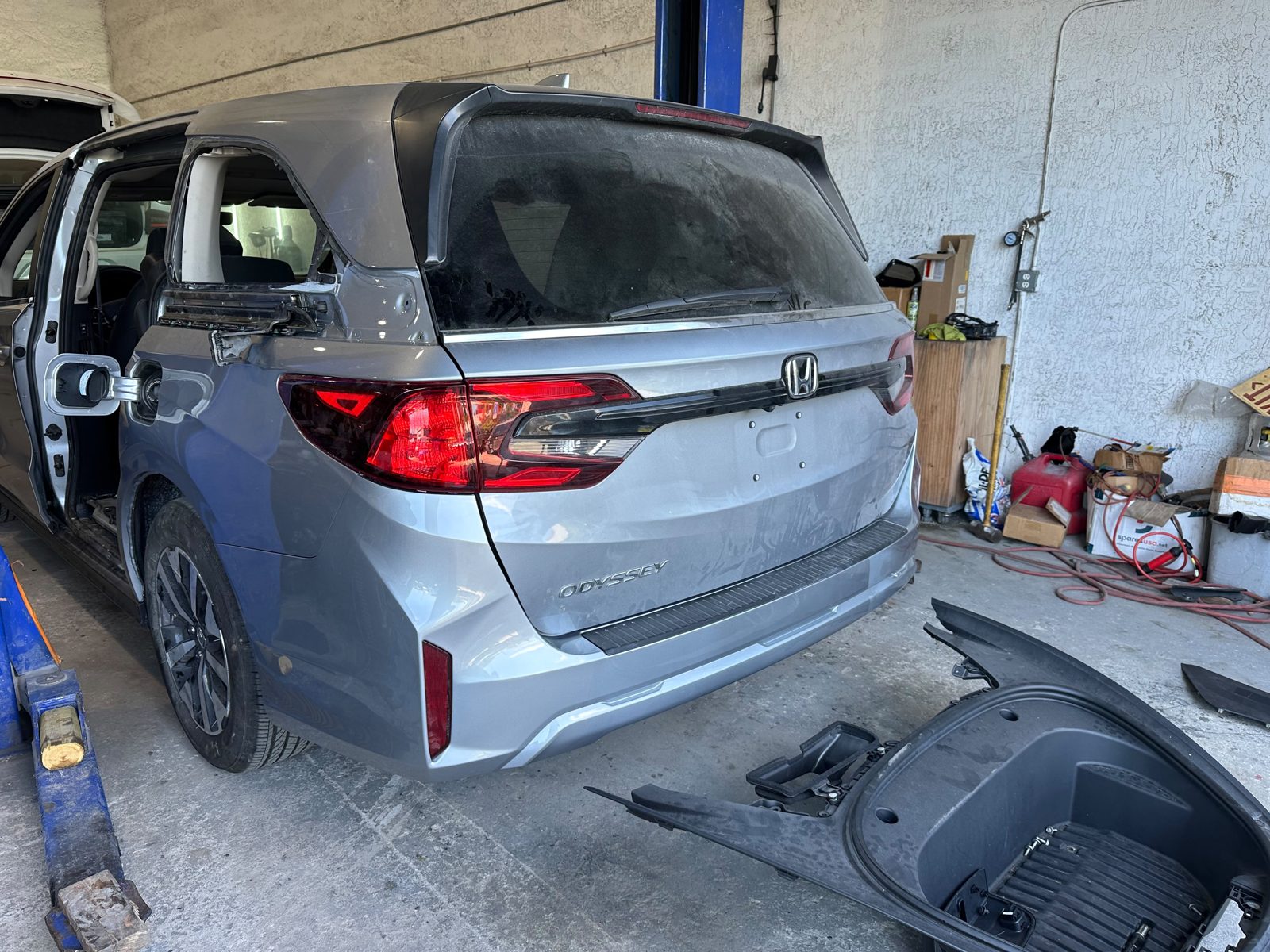 Minivan rear-end repair